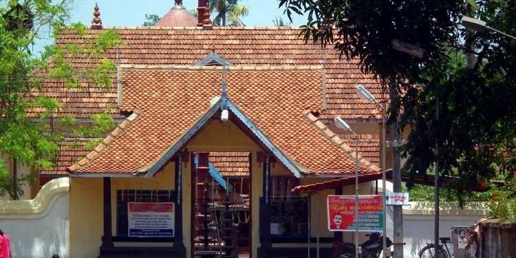 Sri Moozhikkalathaan Perumal Temple Thirumoozhikulam